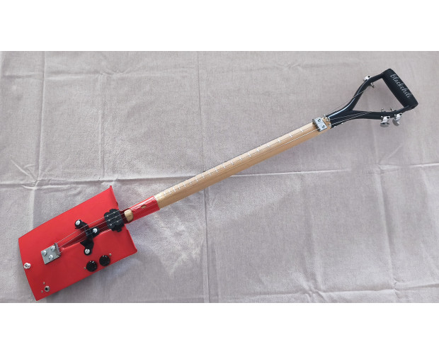 Spade guitar-Guitare bêche -Shovel guitar Fiesta orange finish